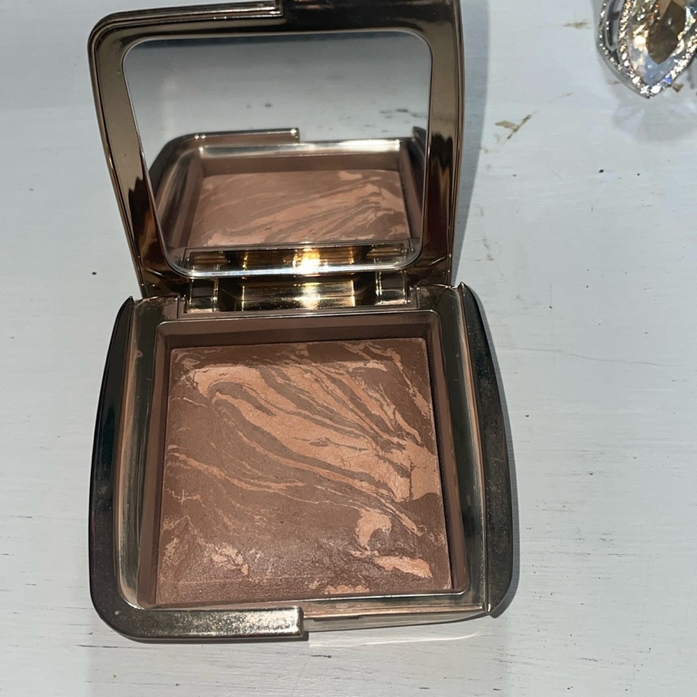Hourglass Lighting Bronzer in Nude Bronze Light